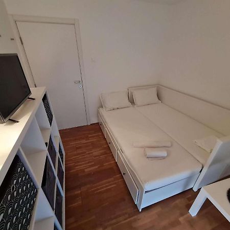 Apartmani Lovre I Zara Exterior foto