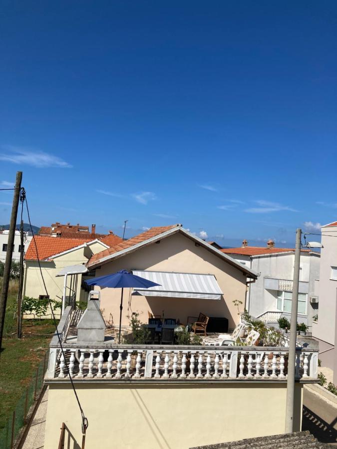 Apartmani Lovre I Zara Exterior foto